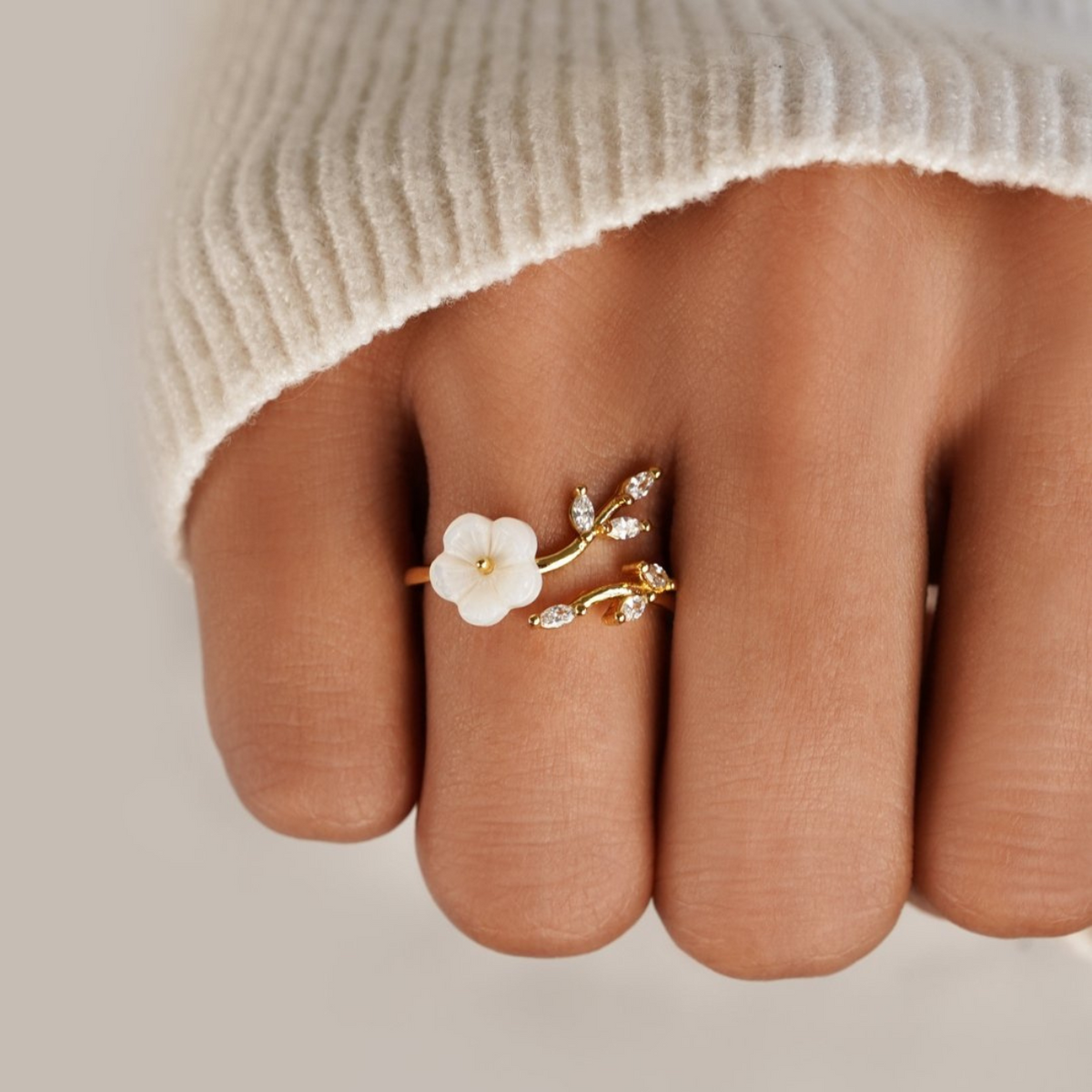 Bague de Fleur Sauvage - Bague de Pétale en Cristal de Coquillage