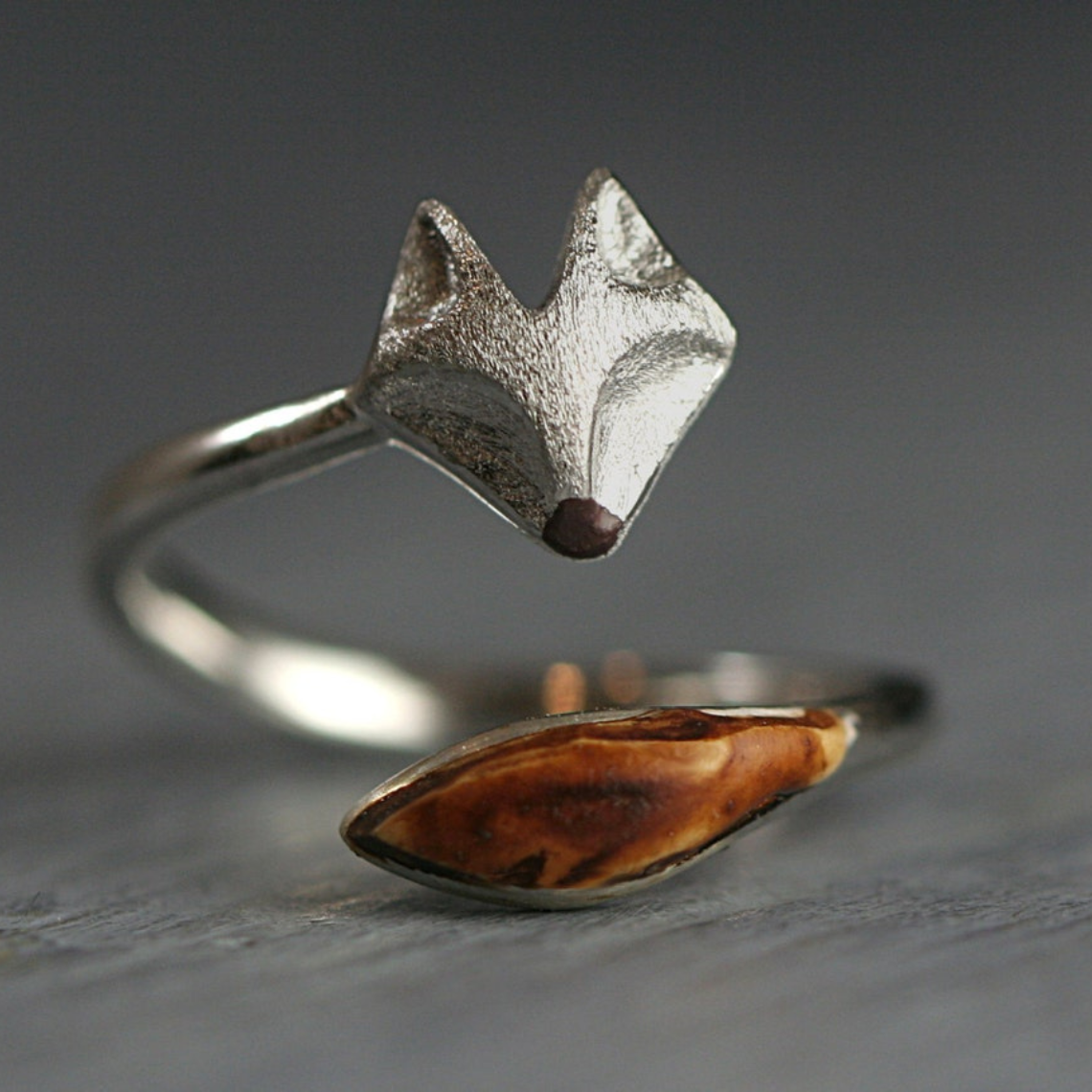 Bague ajustable en bois - Bague en visage de renard argenté