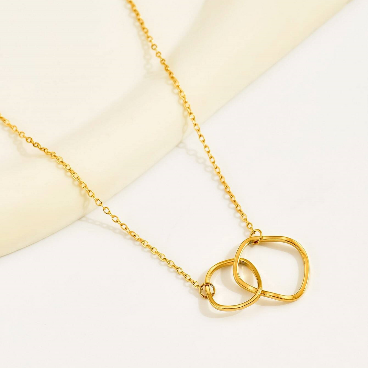 Chaîne à double boucle - Collier avec pendentif entrelacé