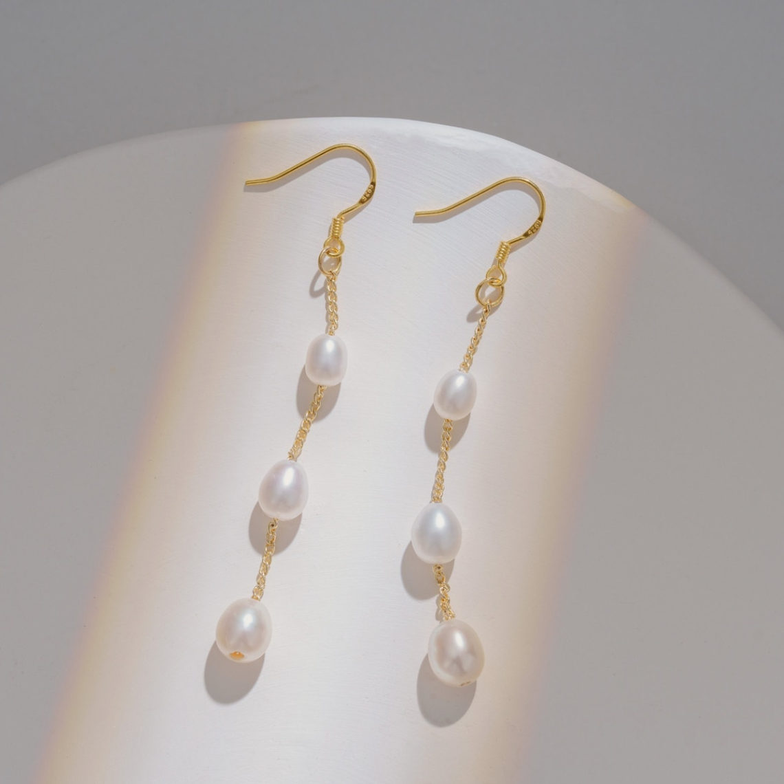 Plusieurs gouttes de perles - boucles pendantes