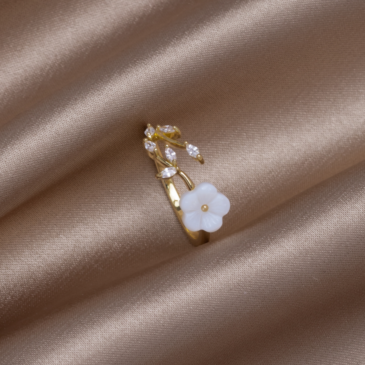Bague de Fleur Sauvage - Bague de Pétale en Cristal de Coquillage