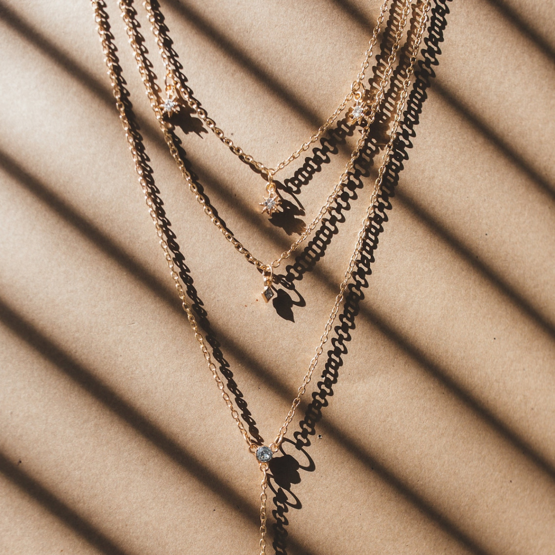 Collier à couches avec charms d'étoile en cristal boho