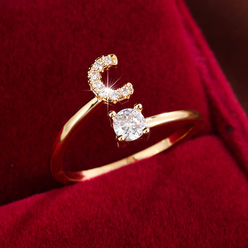 Nova – Bague ouverte moderne avec initiale et zircon