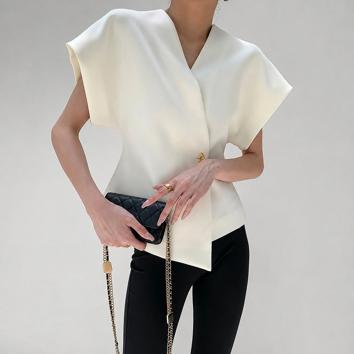 Leonie - Blouse avec col en V et fermeture à boutons