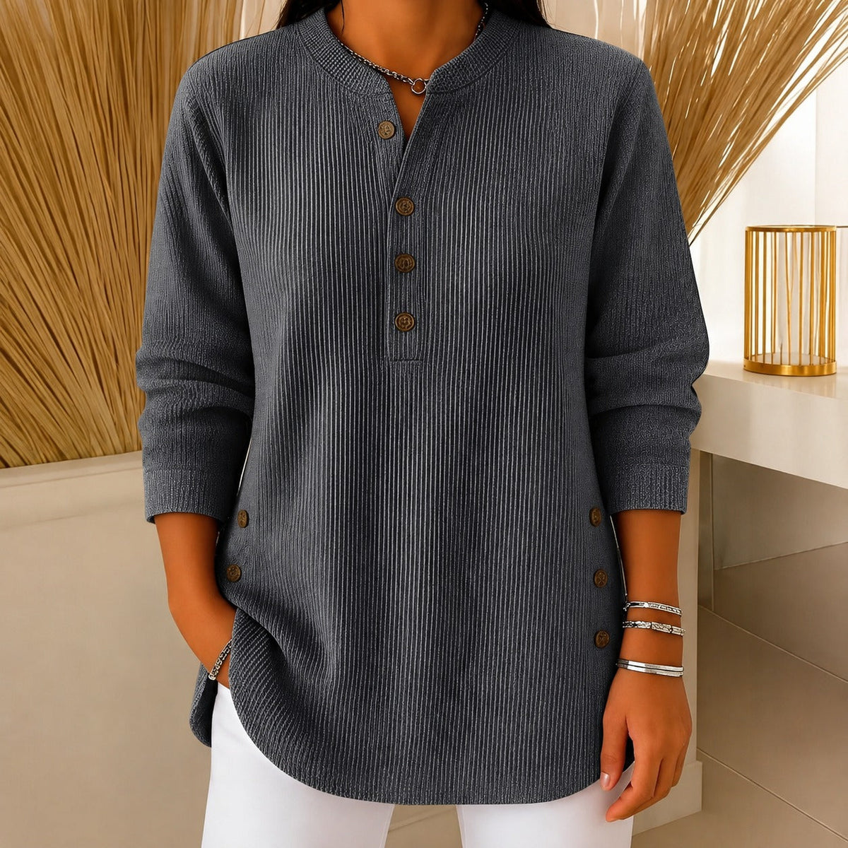 Jocelyn - Un pull décontracté pour femmes avec boutons