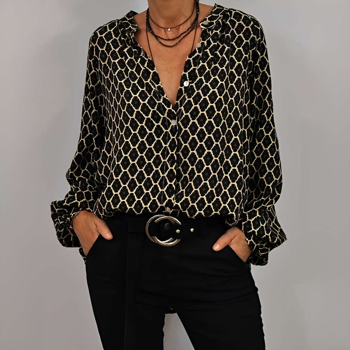 Lena - Chemisier chic avec col en V