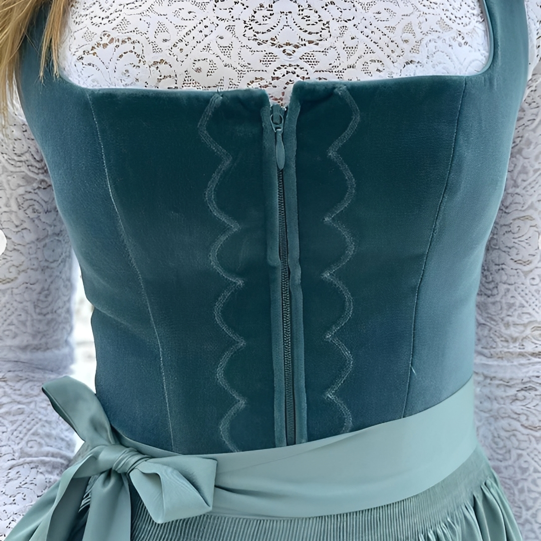 Muriel - Dirndl chic pour femmes pour Oktoberfest (non doublé)