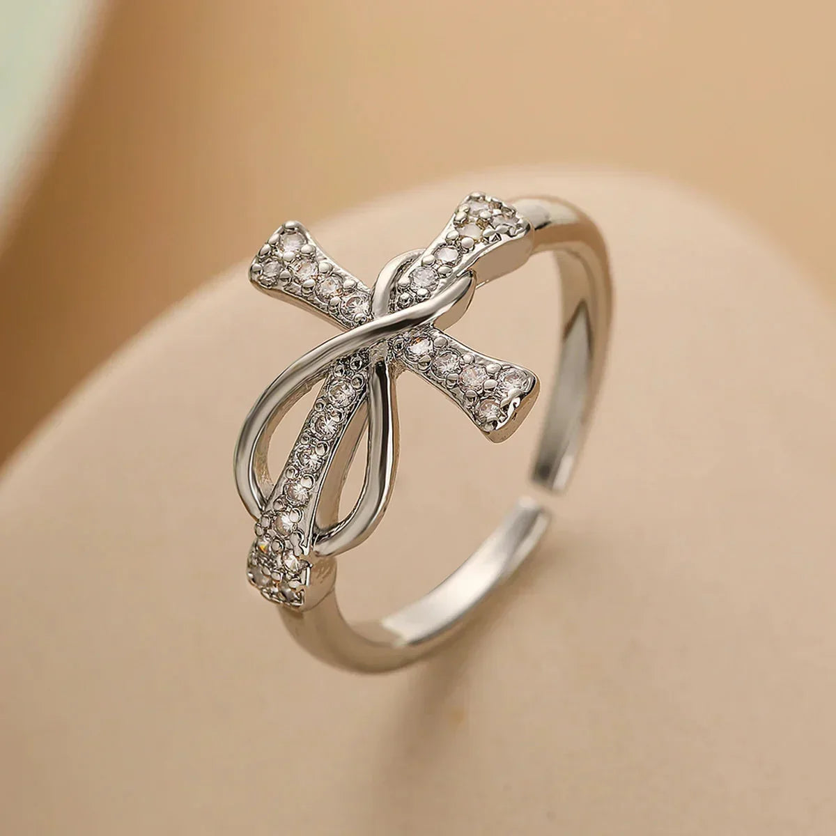 Eliane – Bague de croix chrétienne en zircon pour femmes