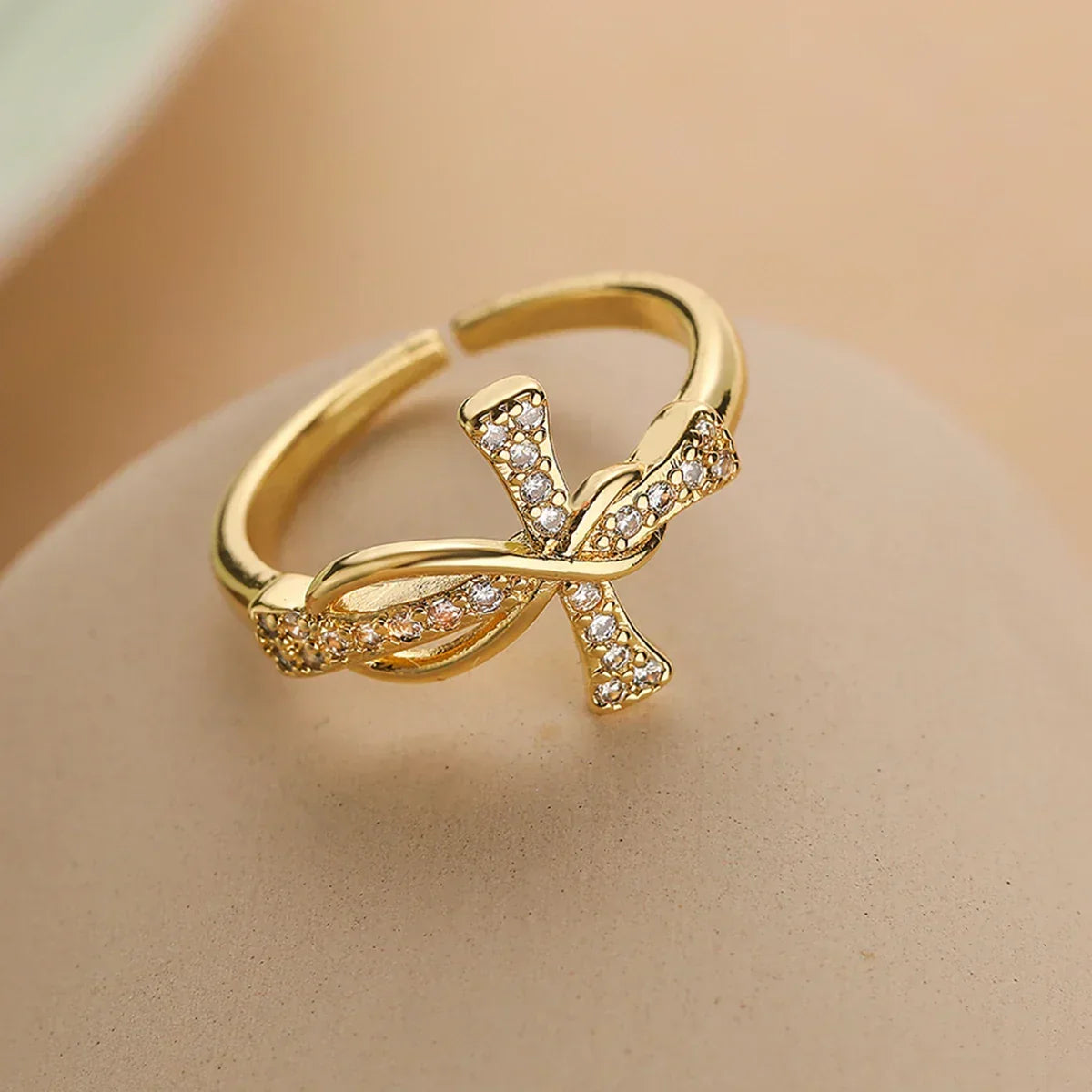 Eliane – Bague de croix chrétienne en zircon pour femmes