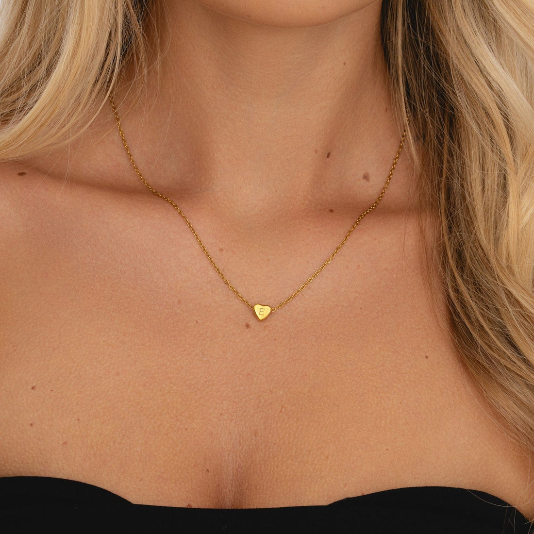 Amora – Collier avec Initiales en Forme de Cœur Plaqué Or