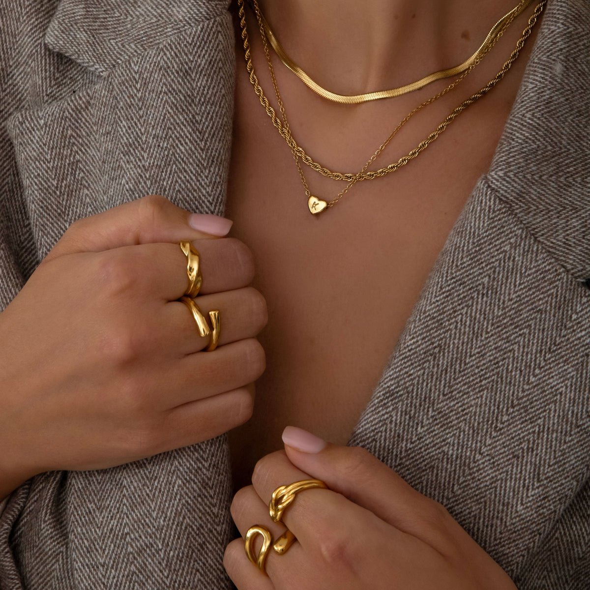 Amora – Collier avec Initiales en Forme de Cœur Plaqué Or