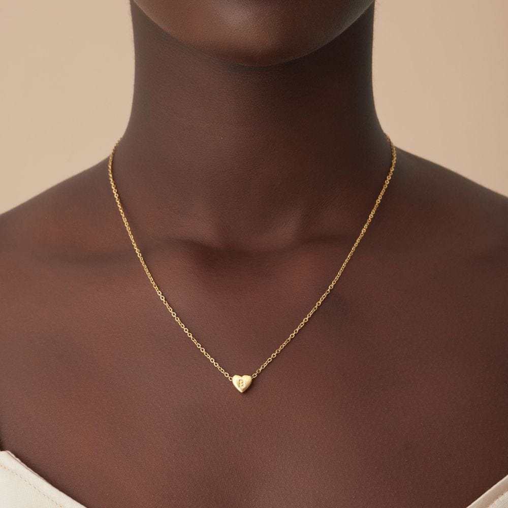 Amora – Collier avec Initiales en Forme de Cœur Plaqué Or