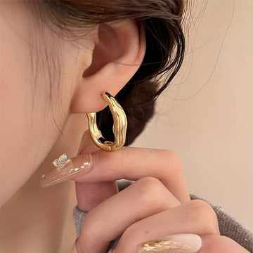 Boucles d'oreilles en créoles irrégulières - Boucles d'oreilles en créoles de forme irrégulière