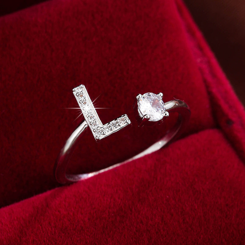 Nova – Bague ouverte moderne avec initiale et zircon