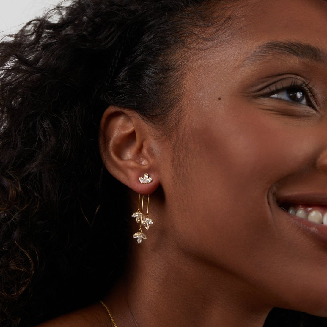 Maia - Boucles d'oreilles en cristal en forme de lotus avec cascade