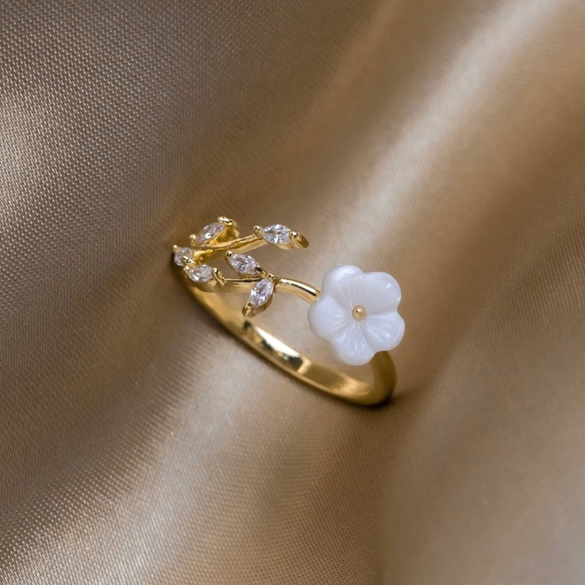 Bague de Fleur Sauvage - Bague de Pétale en Cristal de Coquillage