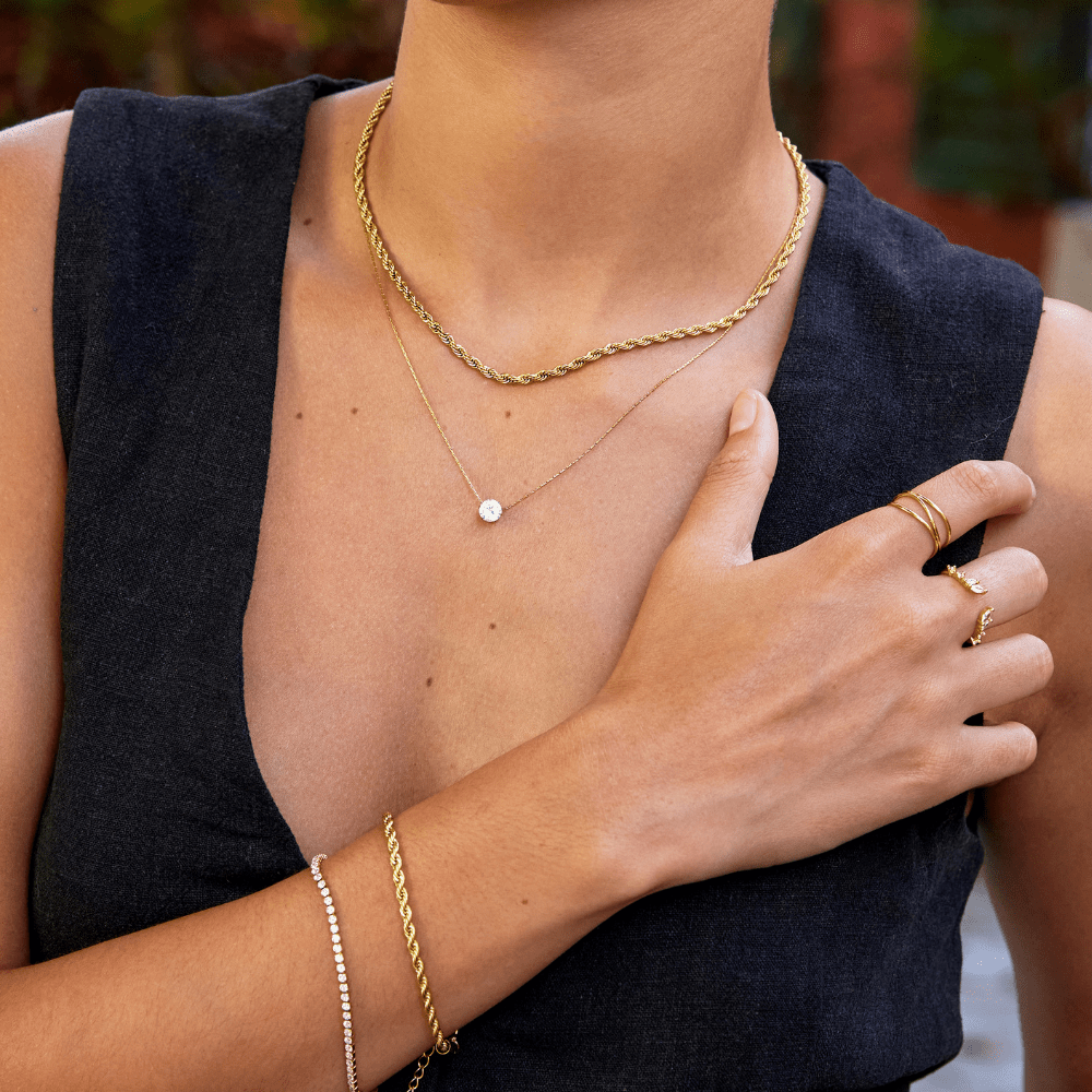 Amaris – collier doré avec cristal rond élégant