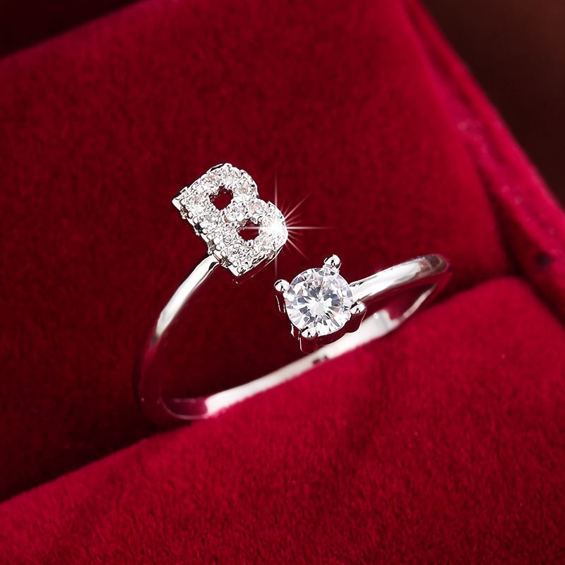 Nova – Bague ouverte moderne avec initiale et zircon
