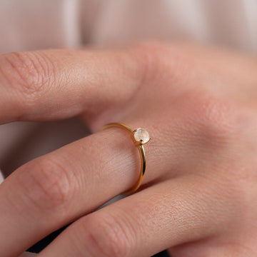 Heba - Bague dorée avec pierre de lune