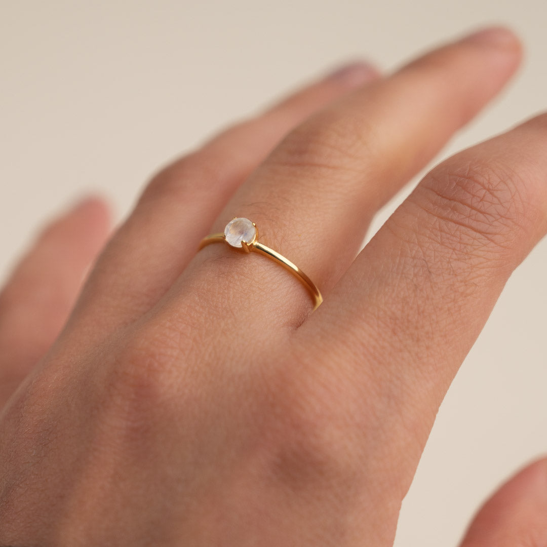 Heba - Bague dorée avec pierre de lune