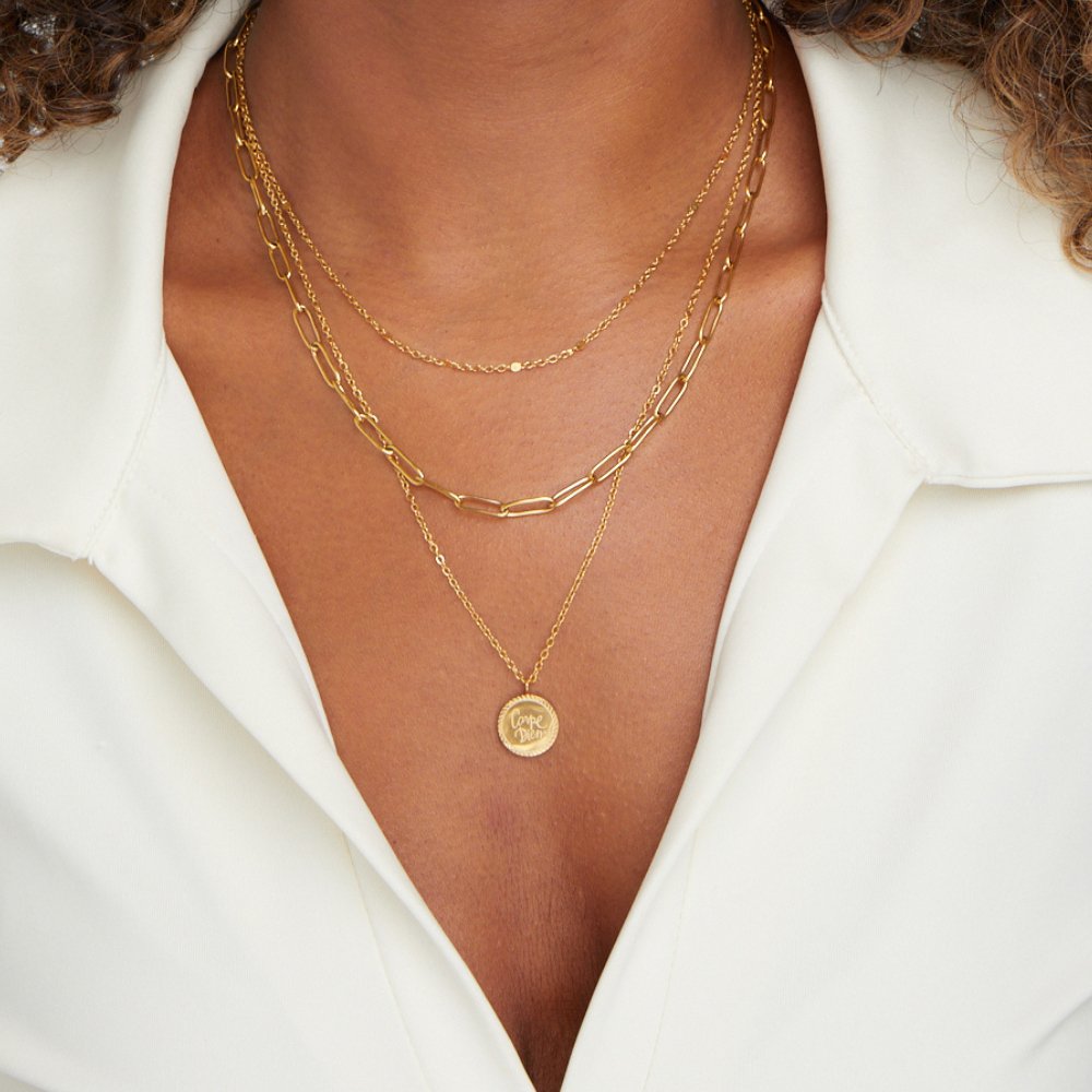 Janie – Collier superposé avec des pièces de monnaie