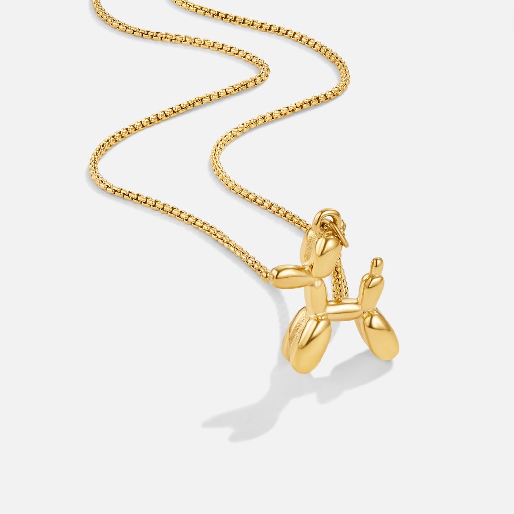 Nerina – Collier avec pendentif chien et ballon doré