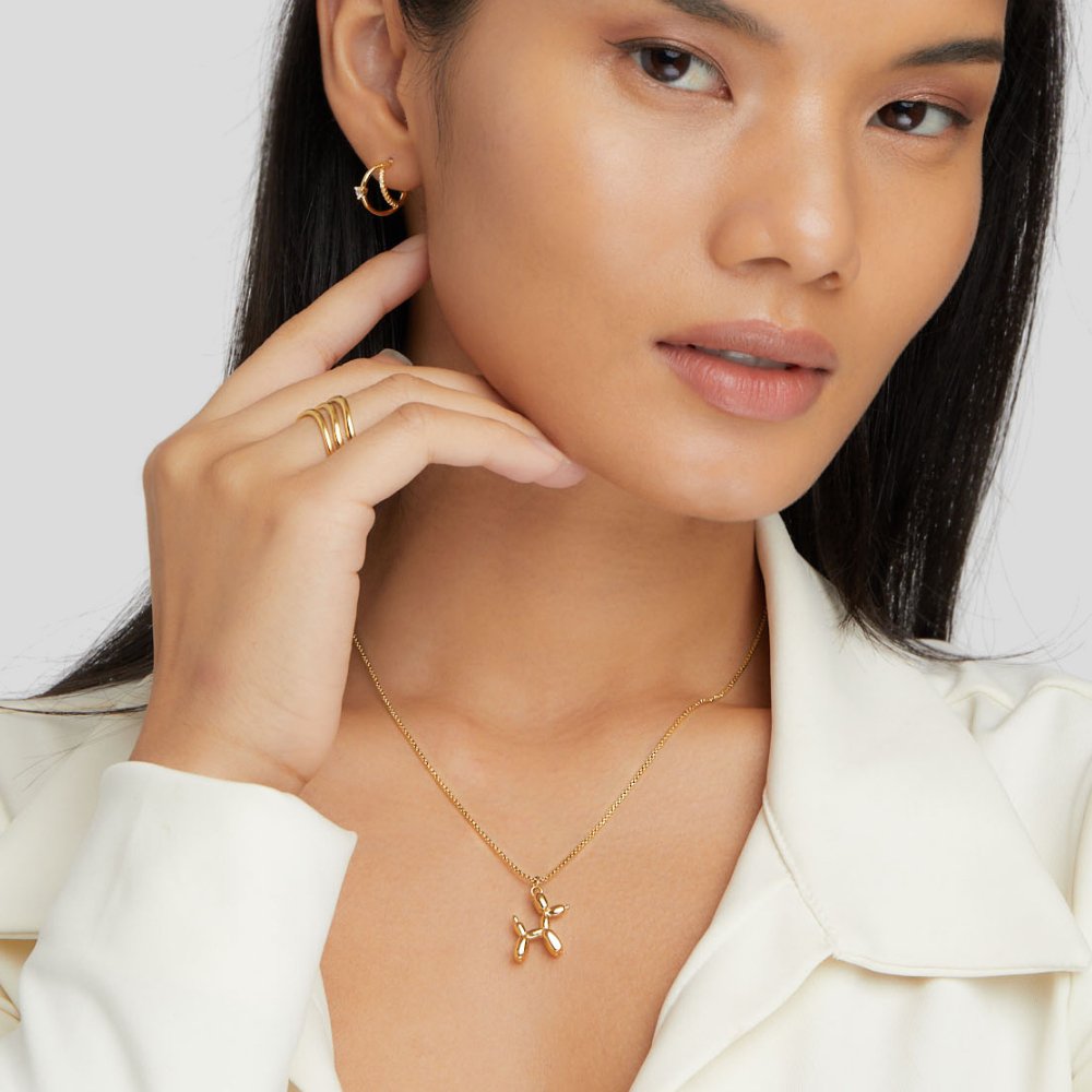 Nerina – Collier avec pendentif chien et ballon doré