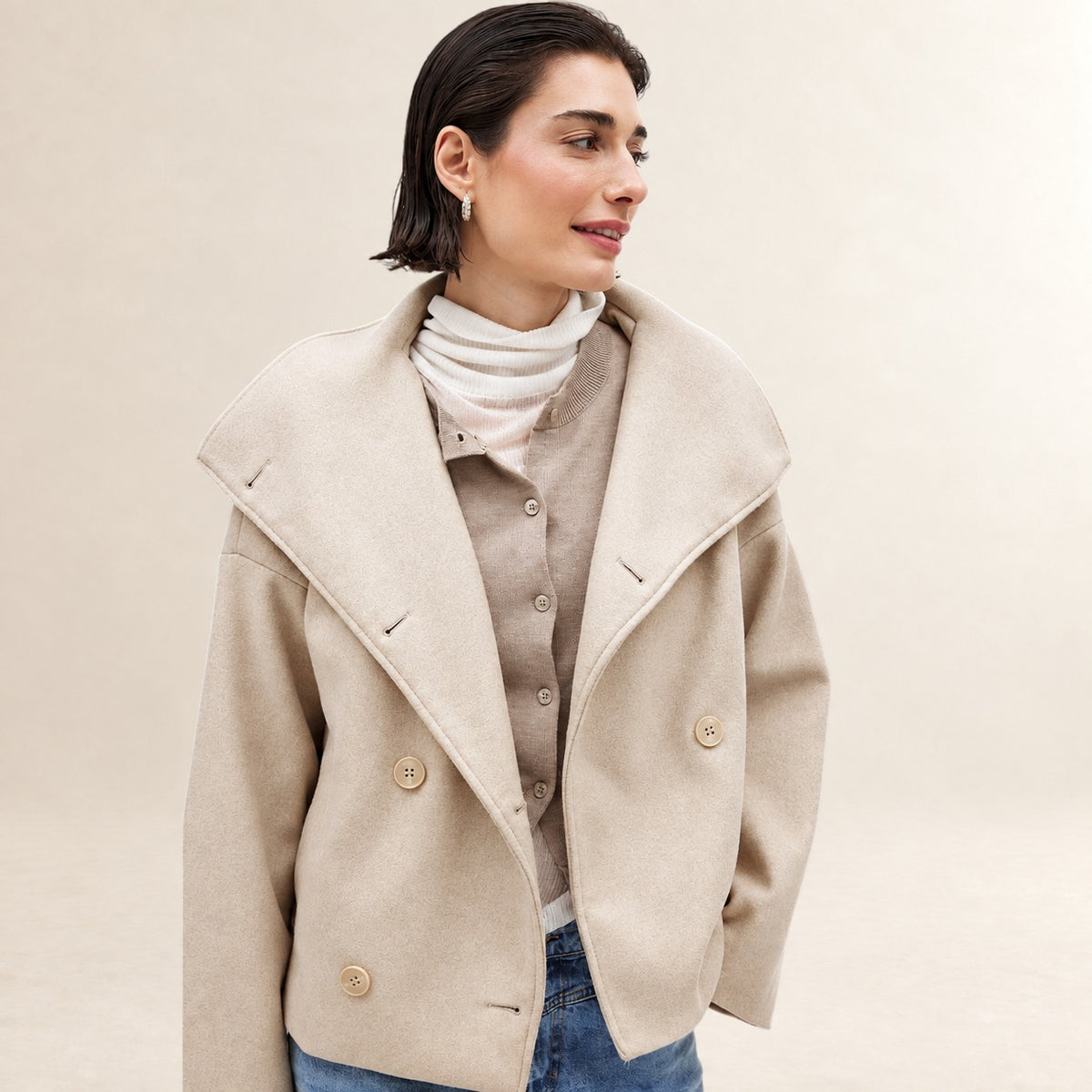 Blazer femme à double boutonnage avec revers larges et coupe droite