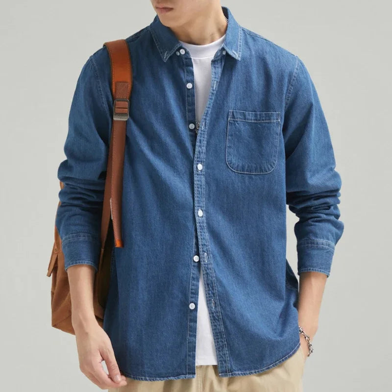 Chemise homme coupe classique avec bouton et poche poitrine