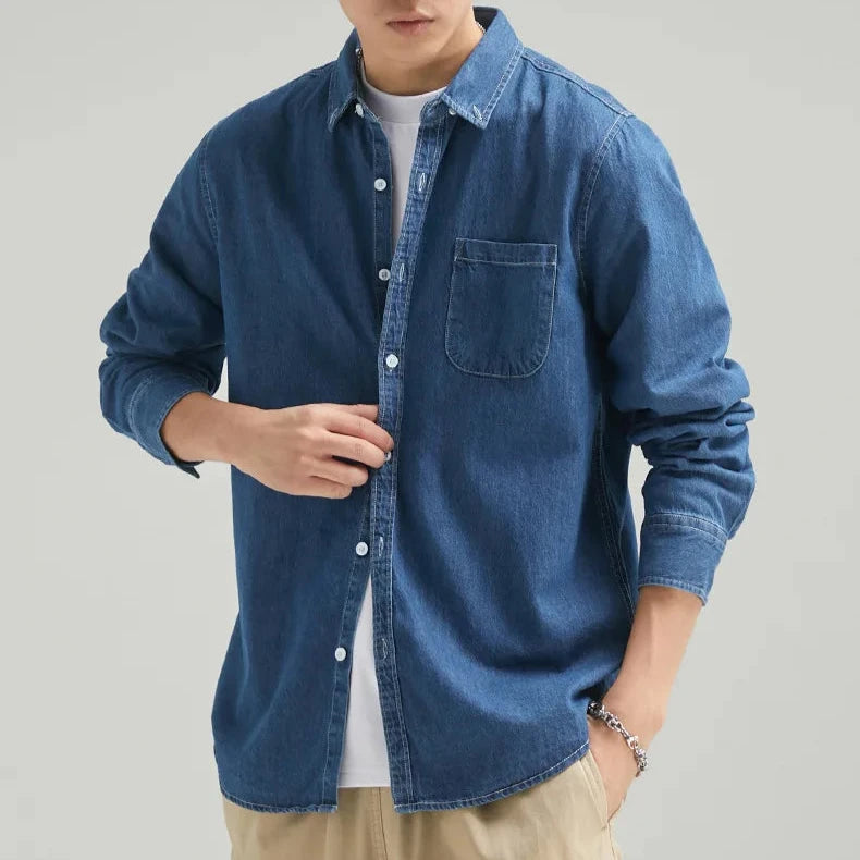 Chemise homme coupe classique avec bouton et poche poitrine