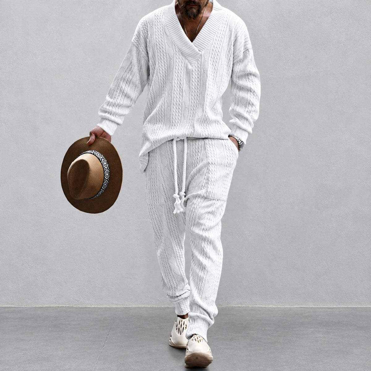 Ensemble athleisure homme à V-neck et pantalon à cordon - coupe décontractée, style sportif