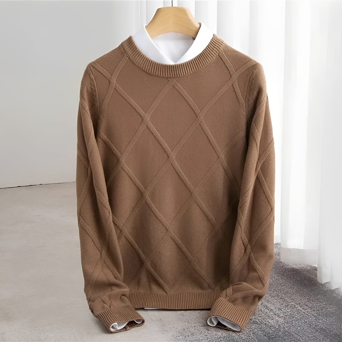Pull homme col O à motif argyle, poignets côtelés, coupe régulière