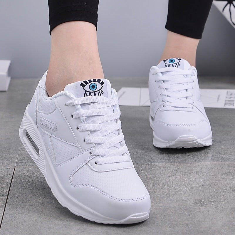 Sneakers pour femmes - Semelle à coussin d'air, motif œil, silhouette structurée