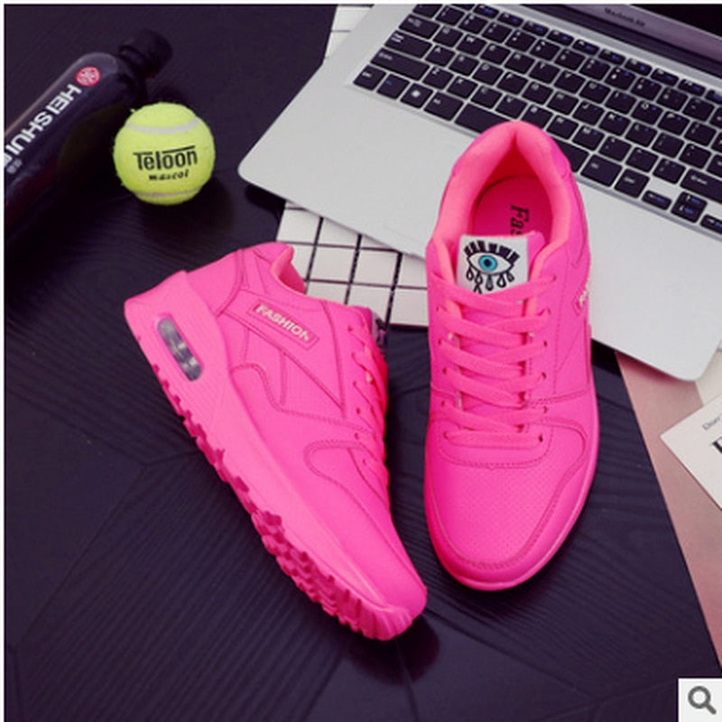 Sneakers pour femmes - Semelle à coussin d'air, motif œil, silhouette structurée