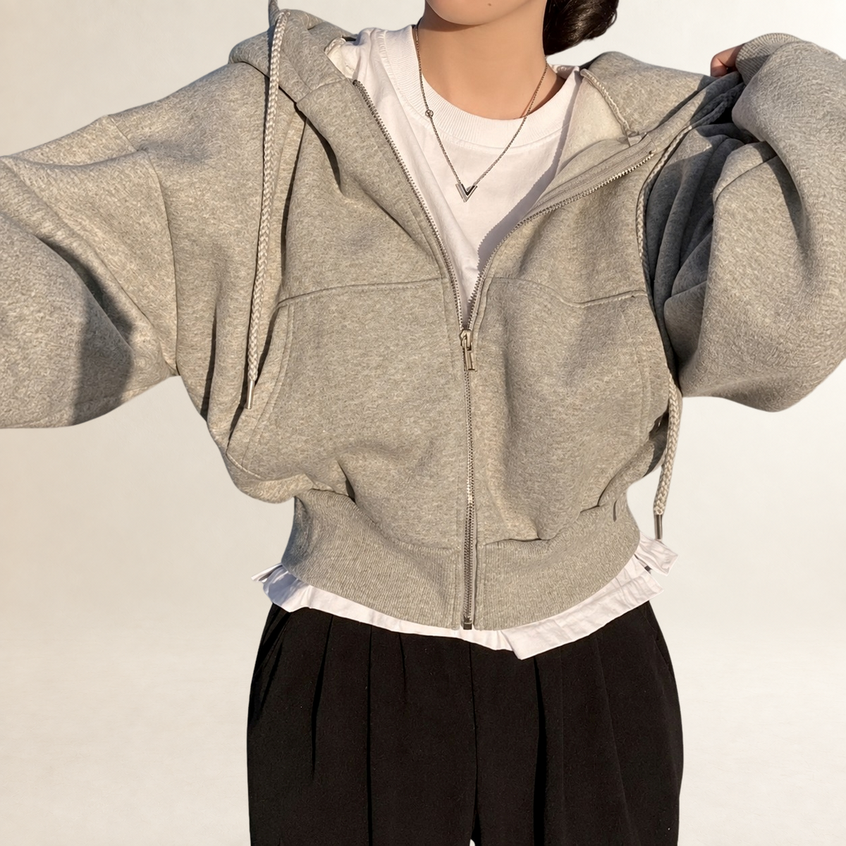 Sweat à capuche femme crop à fermeture éclair et capuche - coupe décontractée