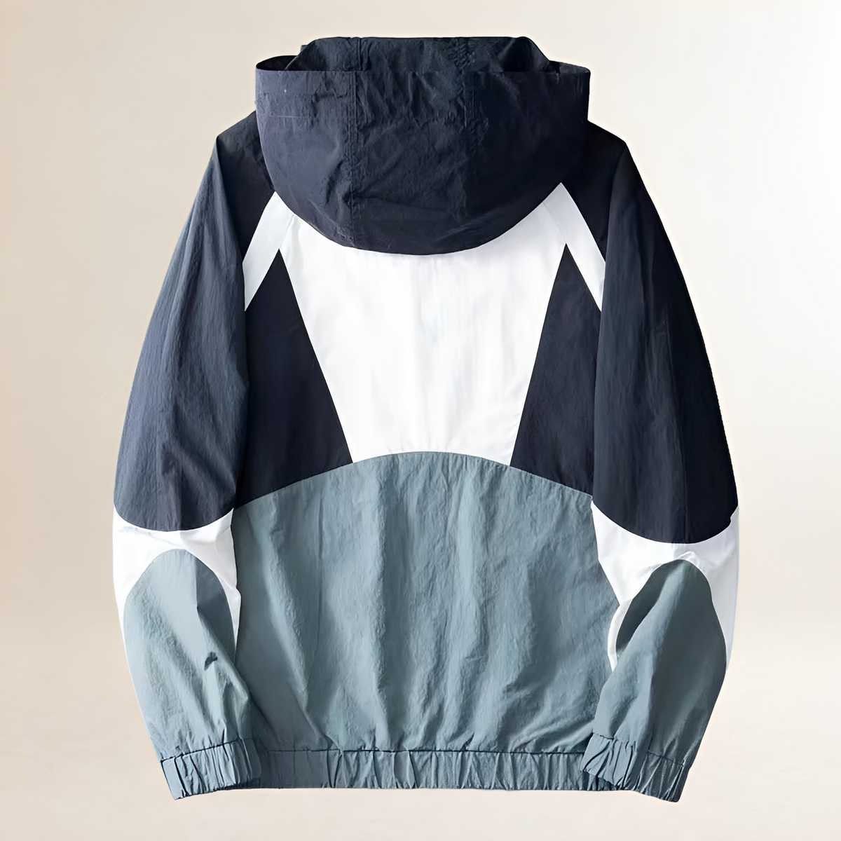 Veste de pluie homme à coupe régulière avec capuche ajustable et poches zippées