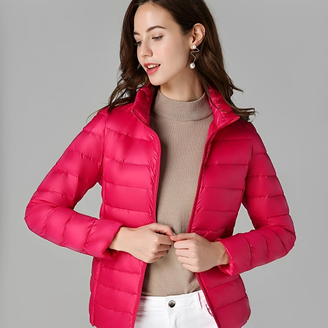 Veste légère pour femmes à design matelassé, col montant, fermeture éclair