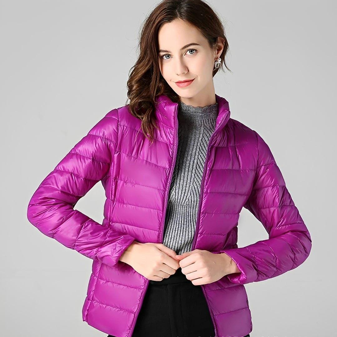 Veste légère pour femmes à design matelassé, col montant, fermeture éclair
