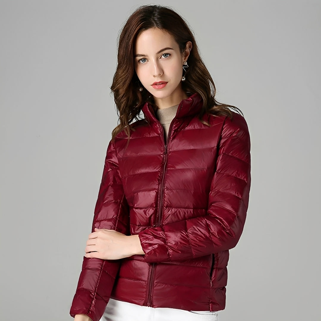 Veste légère pour femmes à design matelassé, col montant, fermeture éclair