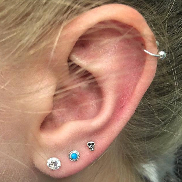 Reem - petites boucles d'oreilles en tête de mort