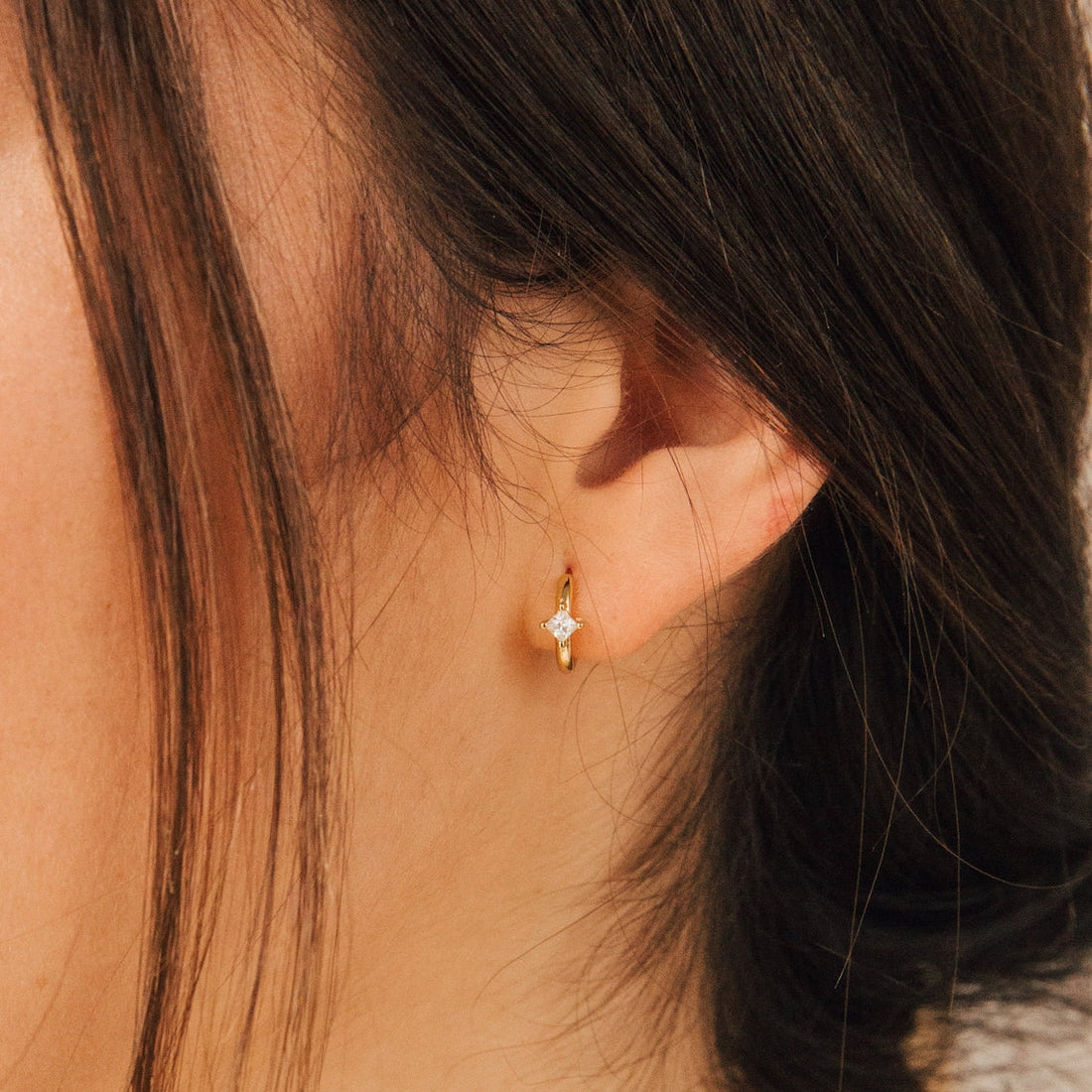 Boucle d'oreille en diamant - Boucle d'oreille Huggie brillante