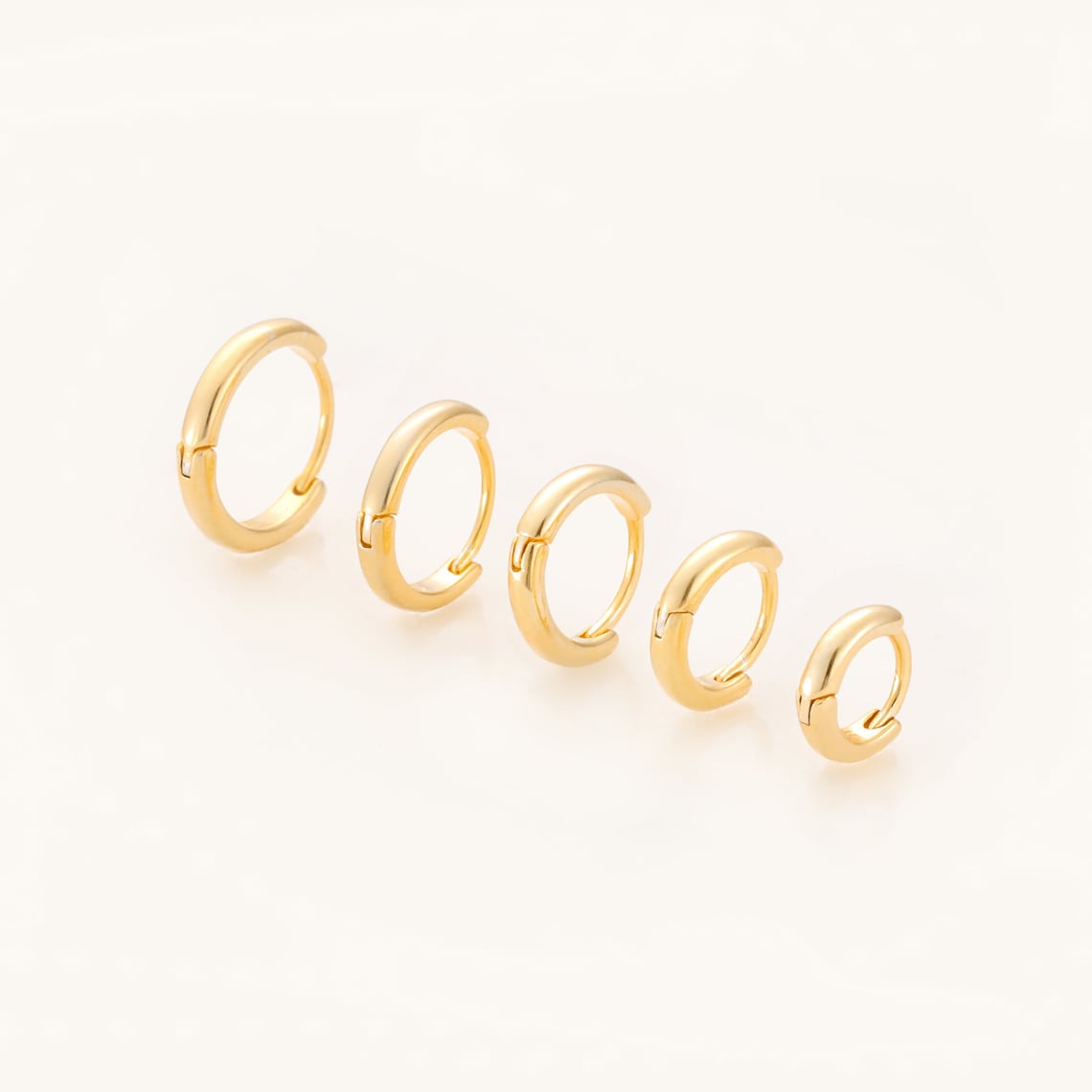 Boucles d'oreilles Huggie en or - 7 pièces d'anneaux