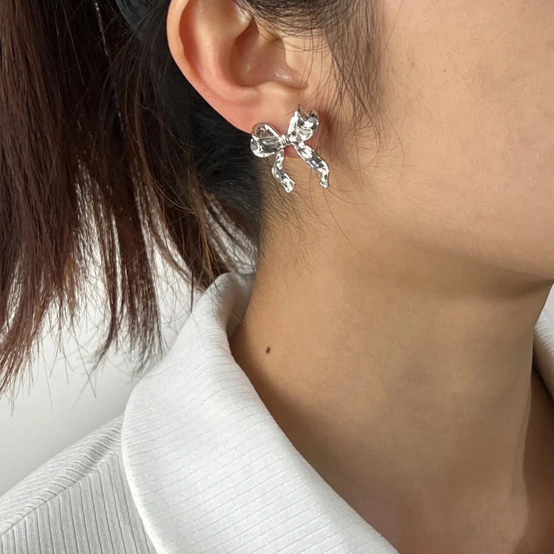 Boucles d'oreilles en or blanc avec nœud - Boucles d'oreilles à bouton avec motif de nœud