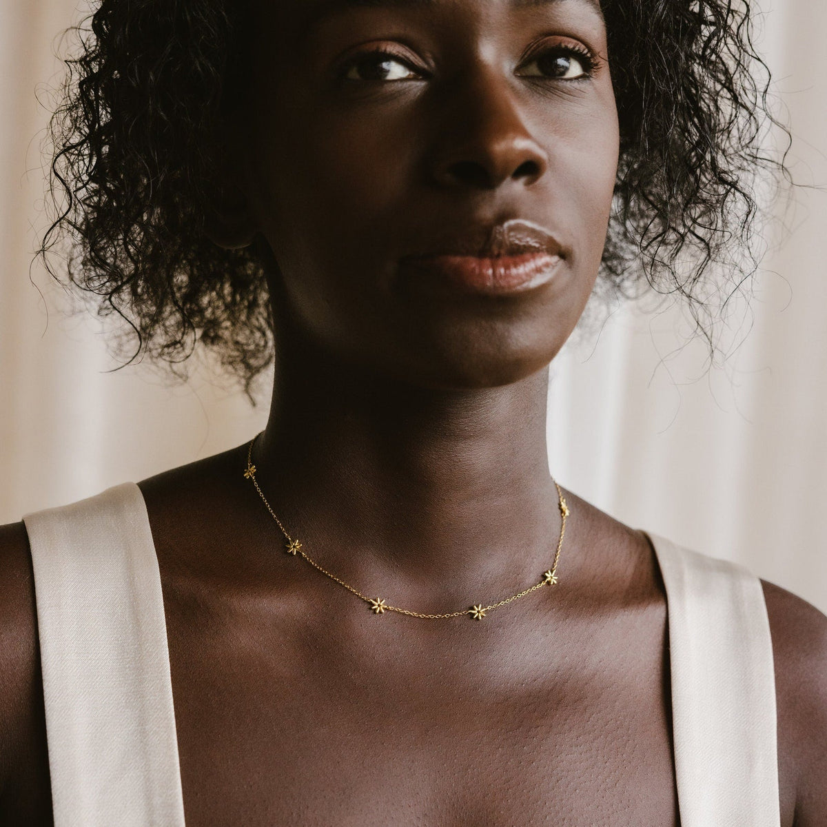 Collier de fleur - collier de marguerites avec perles