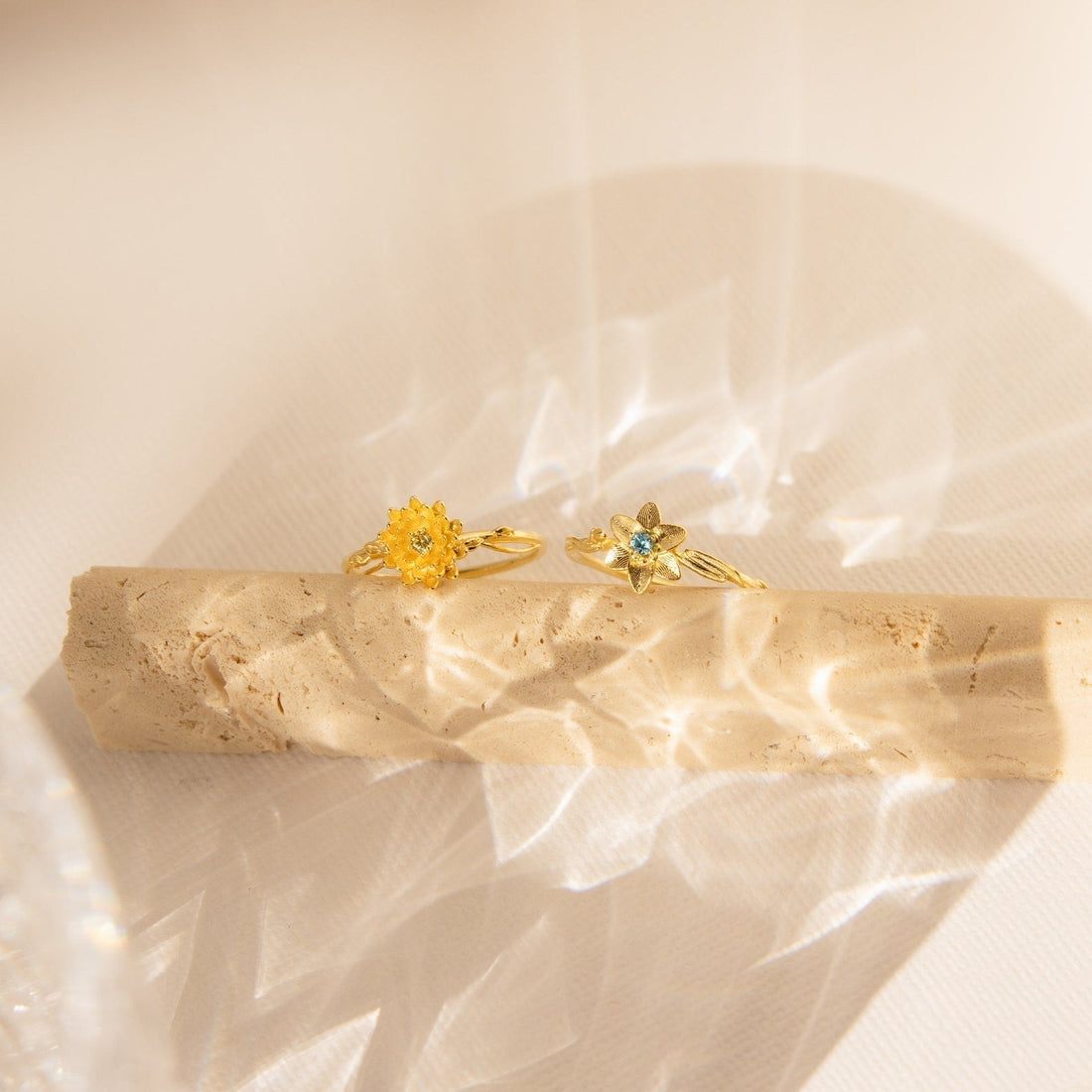 Flora – Bague de fleurs avec pierre de naissance