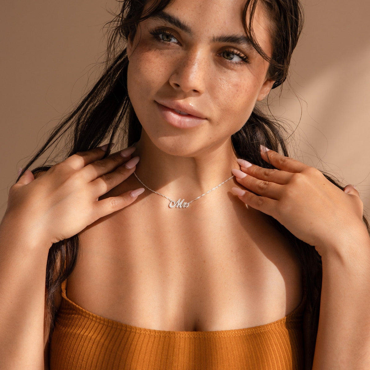 Claire – Collier avec nom Pavé Brillant