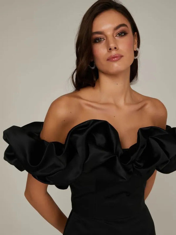 Waverly - Robe à volants en satin hors épaule