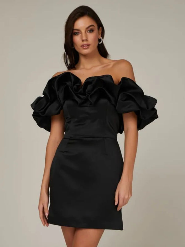Waverly - Robe à volants en satin hors épaule