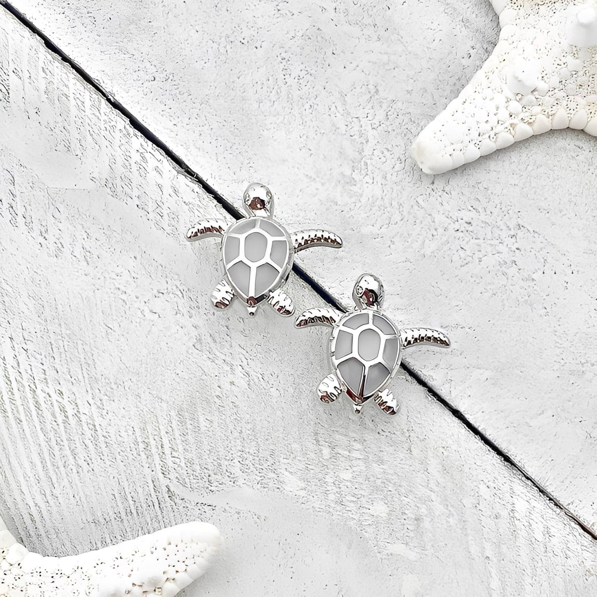 Marina – Boucles d'oreilles avec tortue marine en argent avec opale
