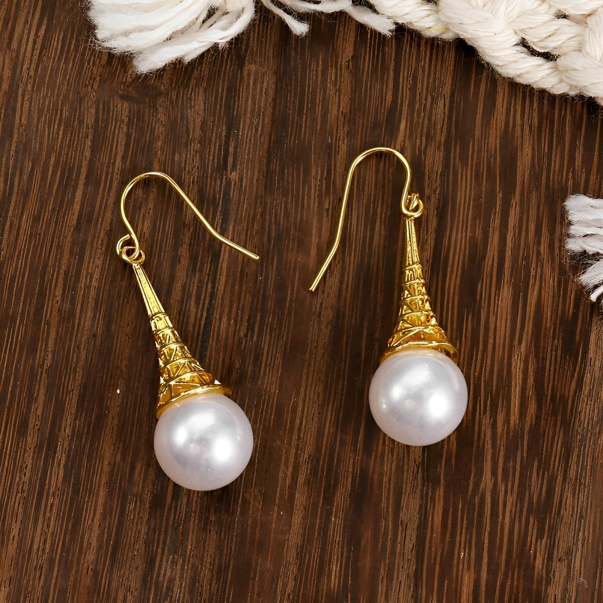 Feliza – Boucles d'oreilles vintage dorées avec perles pendantes